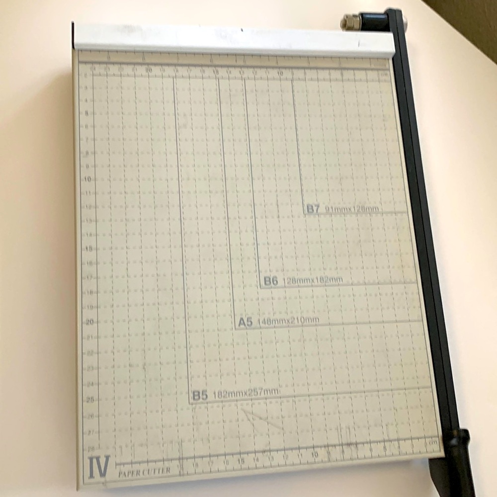 Paper cutter